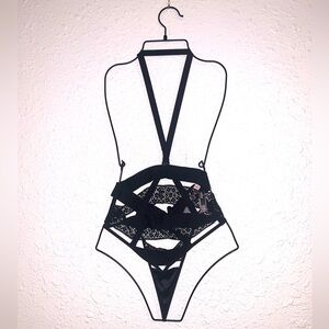 NEW WITH TAGS: Victoria’s Secret Corset-like Thong/String